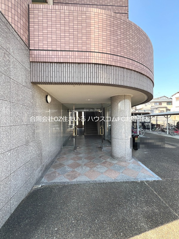 21/30 エントランス