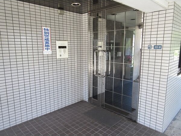 21/30 エントランス