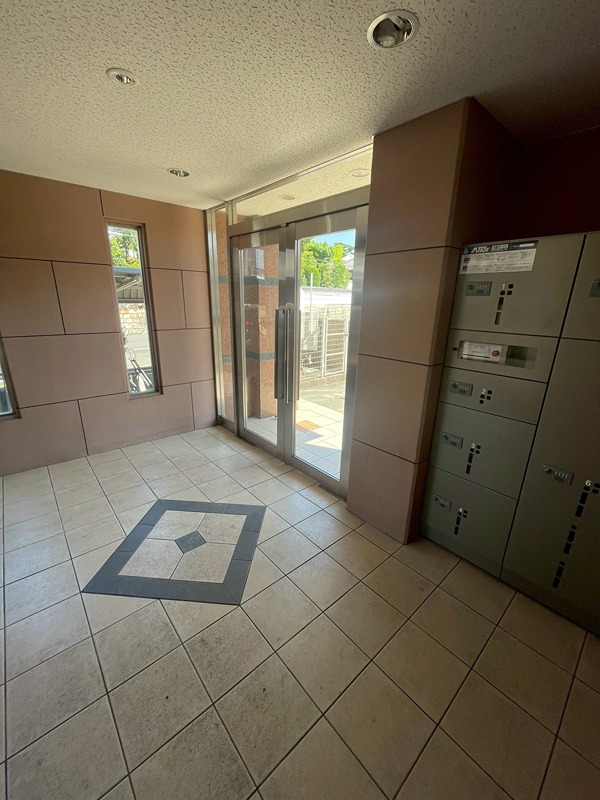 22/28 エントランス