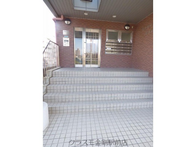 23/29 エントランス