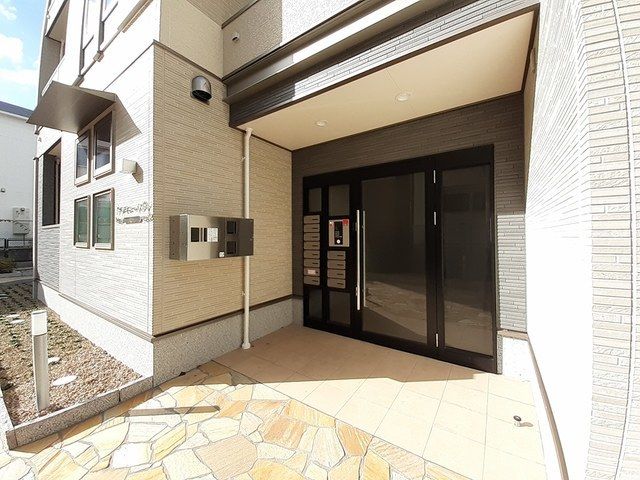 16/21 エントランス