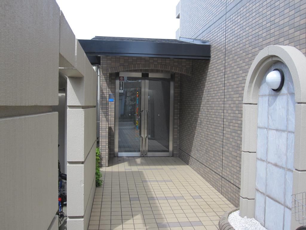 16/25 エントランス