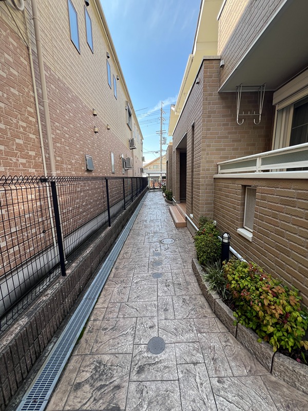 25/30 エントランス