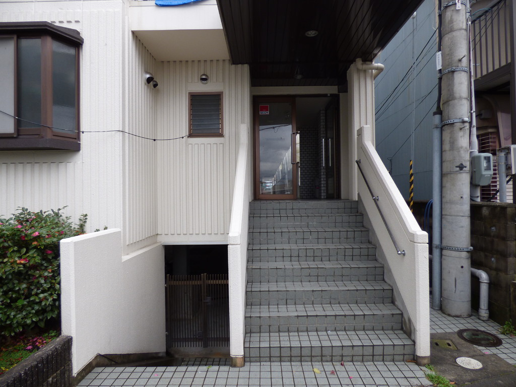 19/20 エントランス