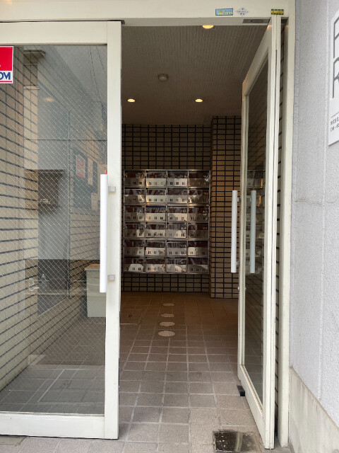 18/23 エントランス