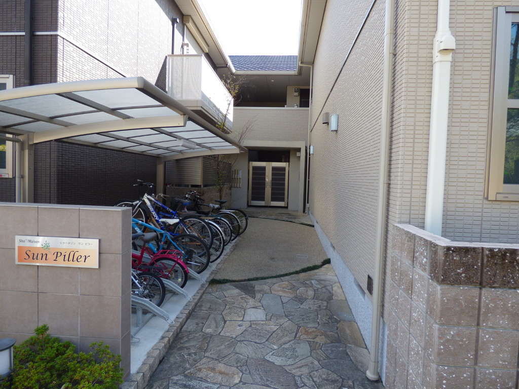 20/23 エントランス