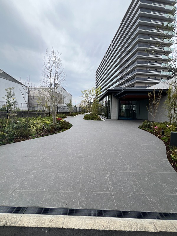 22/30 エントランス