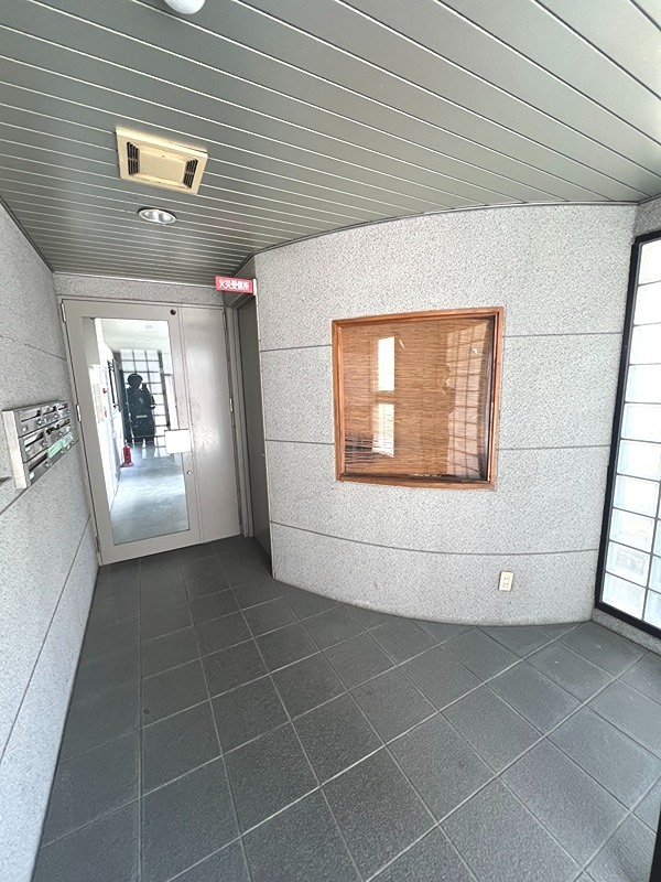 23/30 エントランス