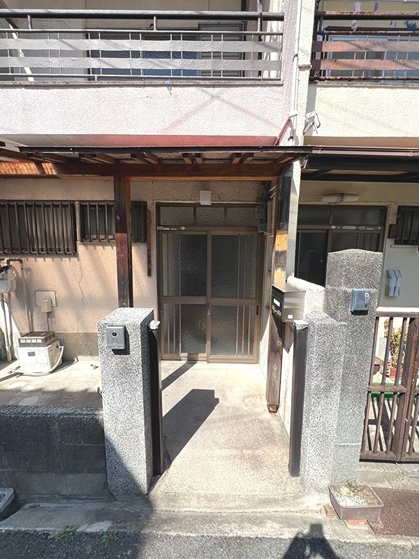 24/30 エントランス