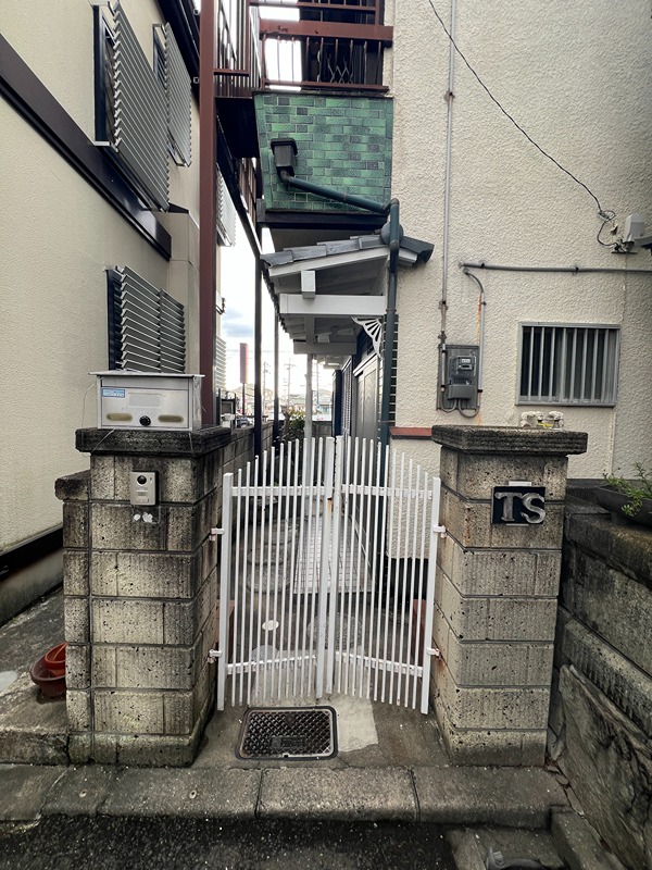 24/30 エントランス