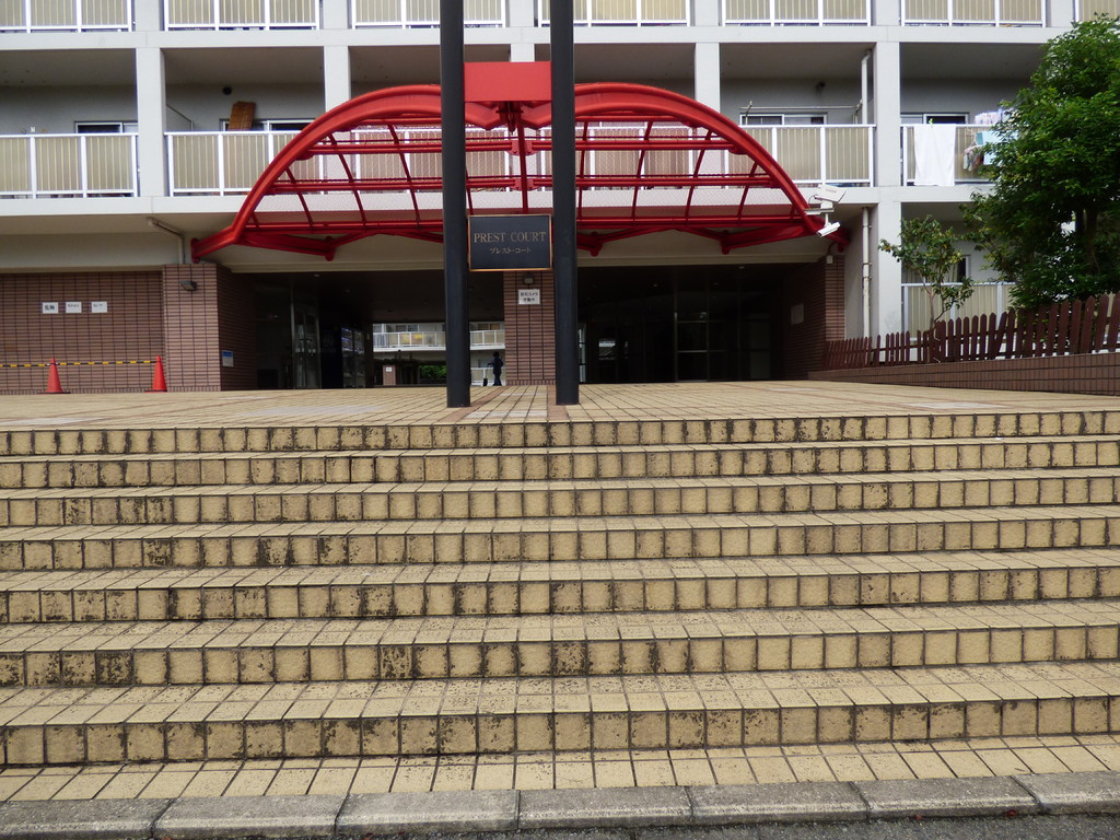 24/30 エントランス