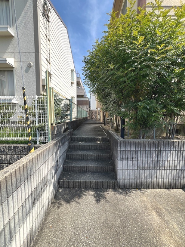 19/30 エントランス