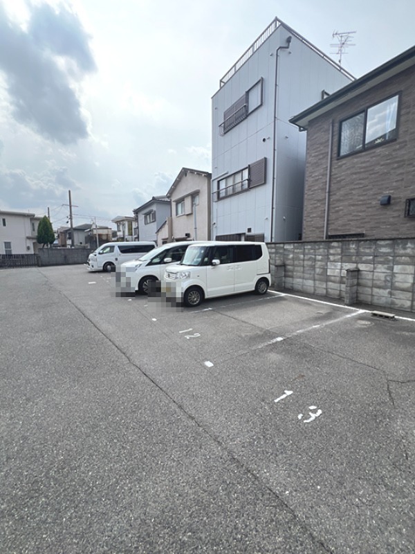 23/30 駐車場