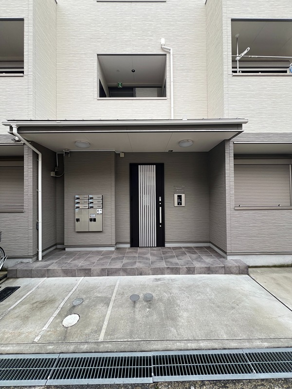 24/30 エントランス