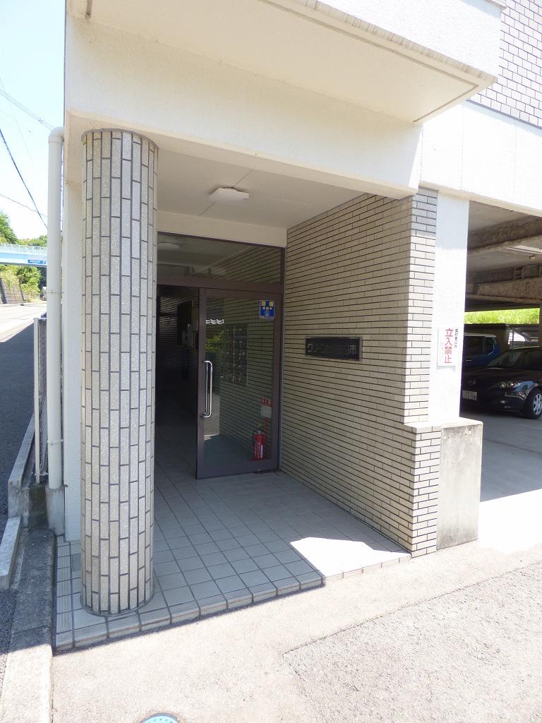 23/30 エントランス