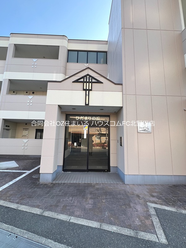 24/30 エントランス