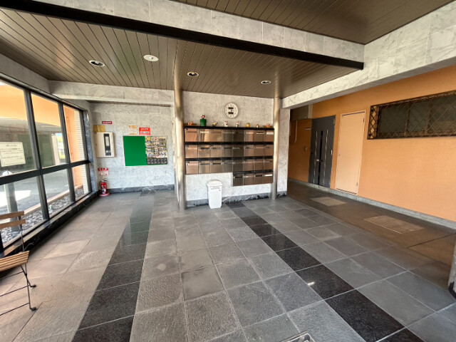 21/30 エントランス