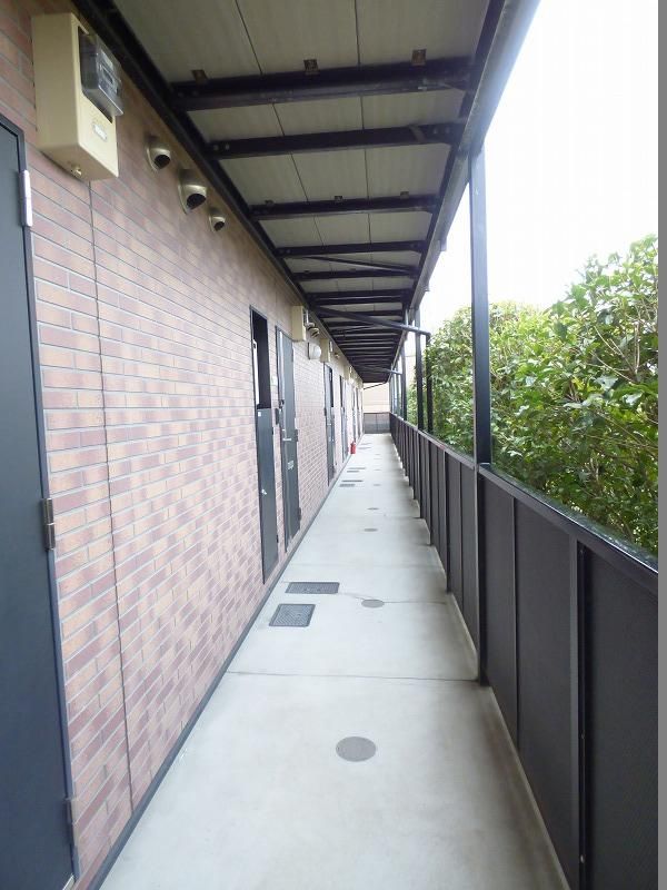 23/30 エントランス