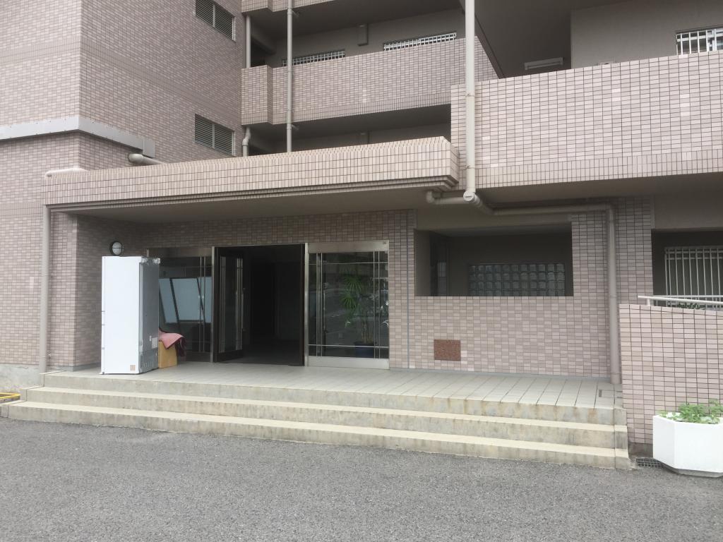 21/30 エントランス