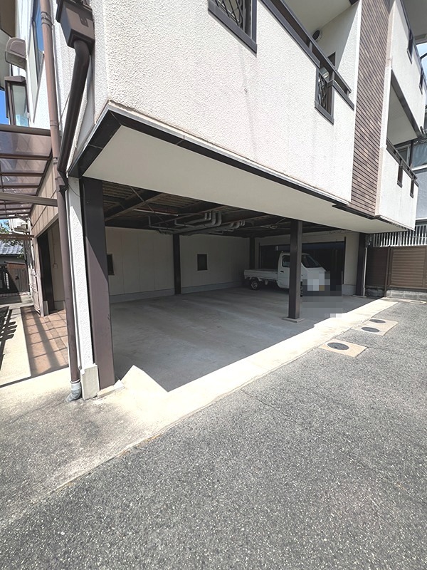 23/30 駐車場