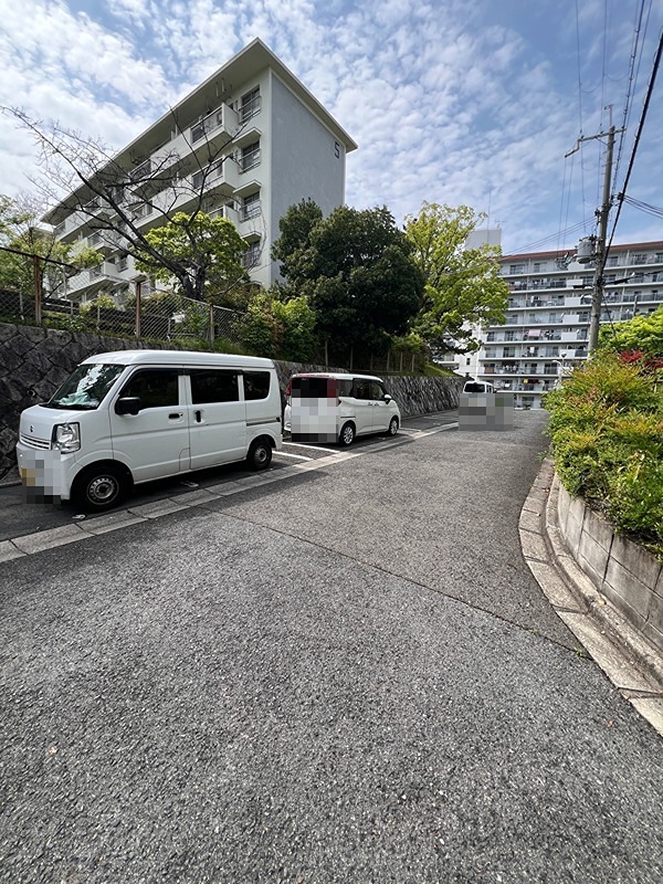 27/30 駐車場