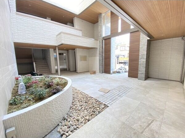 18/26 エントランス