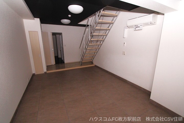 23/26 エントランス