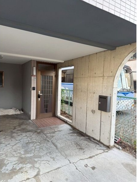 28/30 エントランス