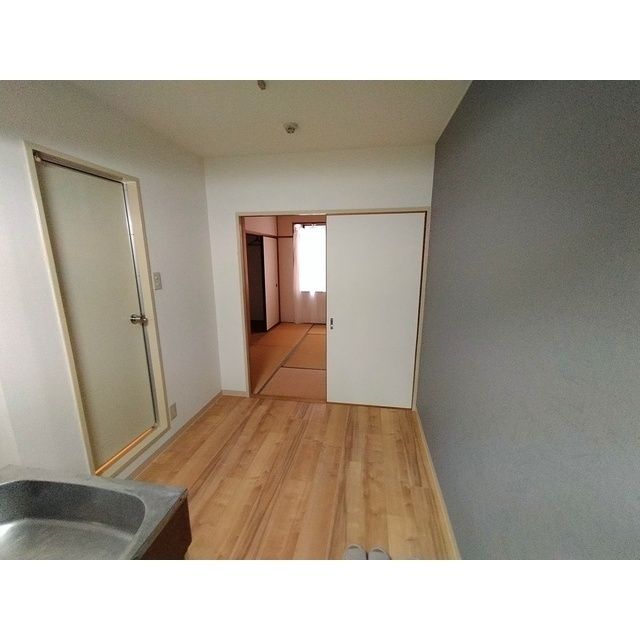 23/27 エントランス