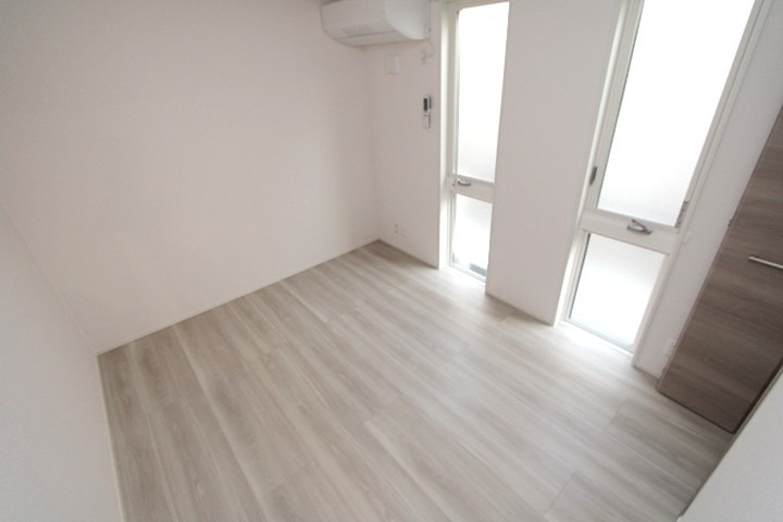 25/27 エントランス