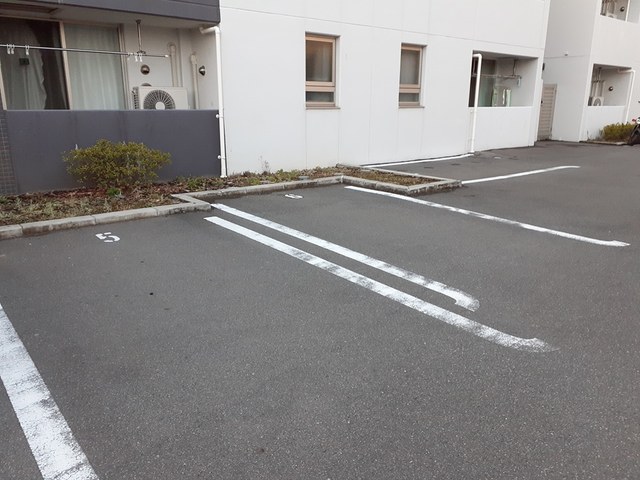 2/4 駐車場