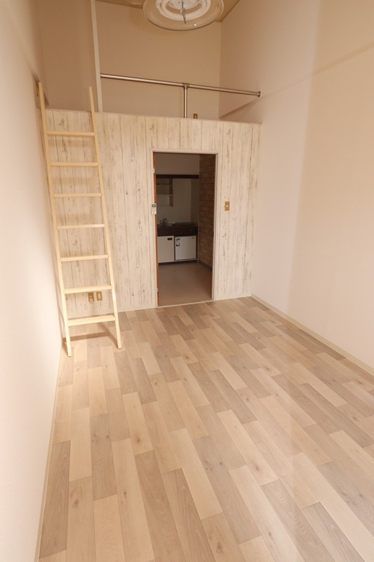 21/23 エントランス