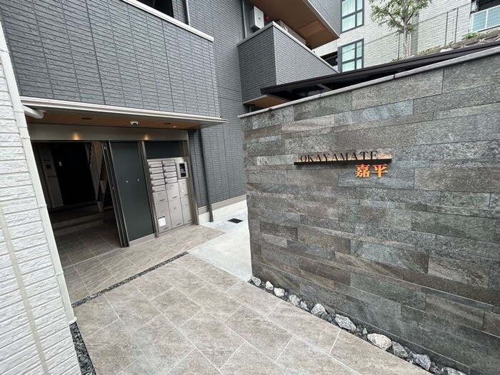 18/22 エントランス