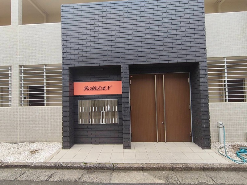 17/19 エントランス