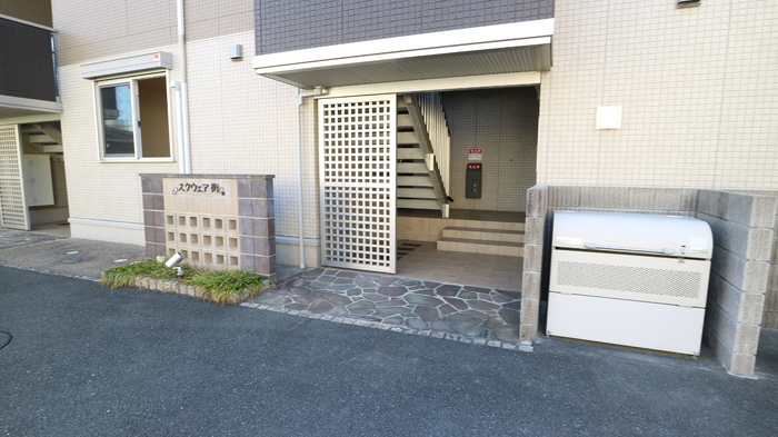 18/23 エントランス