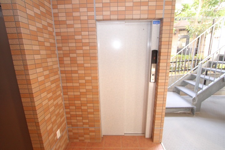 18/22 エントランス