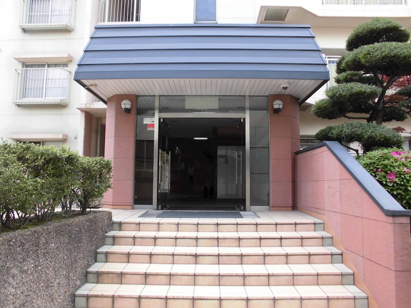 26/30 エントランス