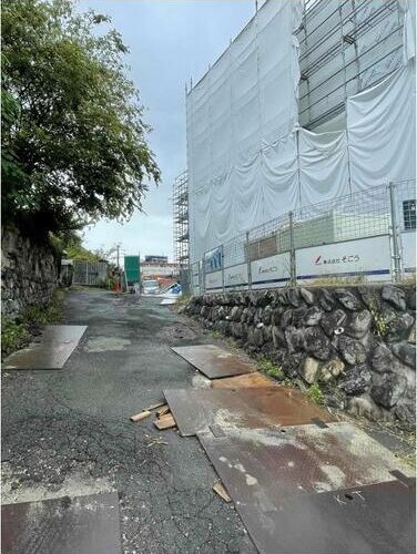 25/27 エントランス