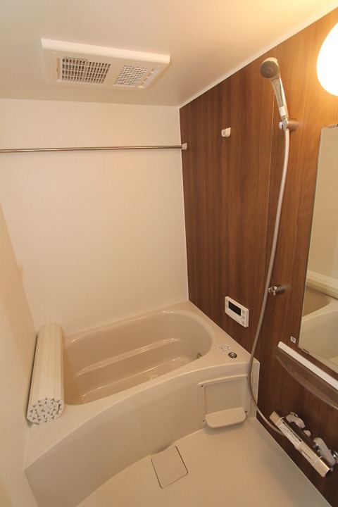 13/27 浴室