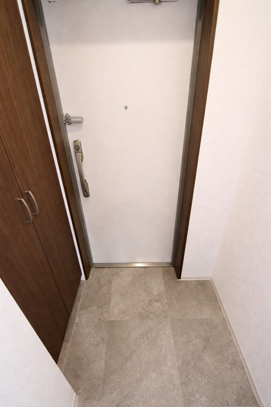 24/27 エントランス