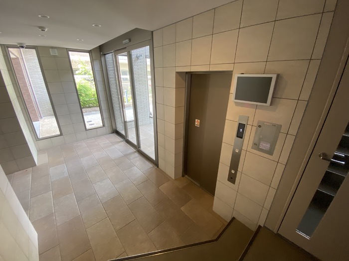 16/19 エントランス