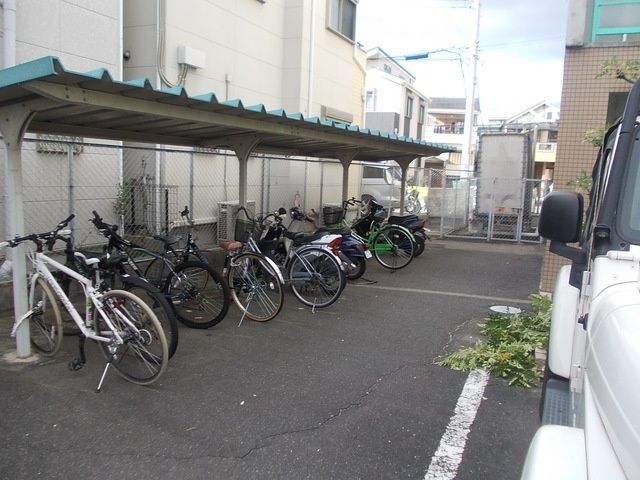 27/30 駐車場