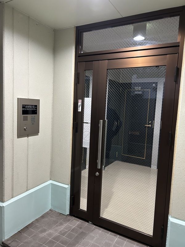 27/29 エントランス