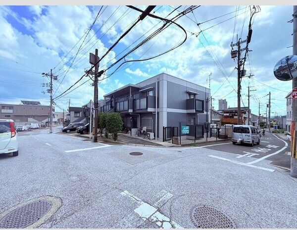 14/19 エントランス