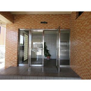 24/30 エントランス