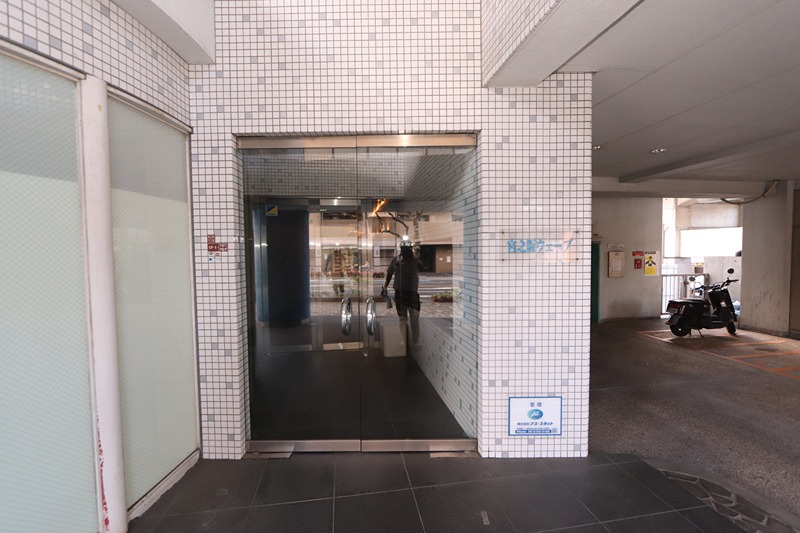 21/23 エントランス