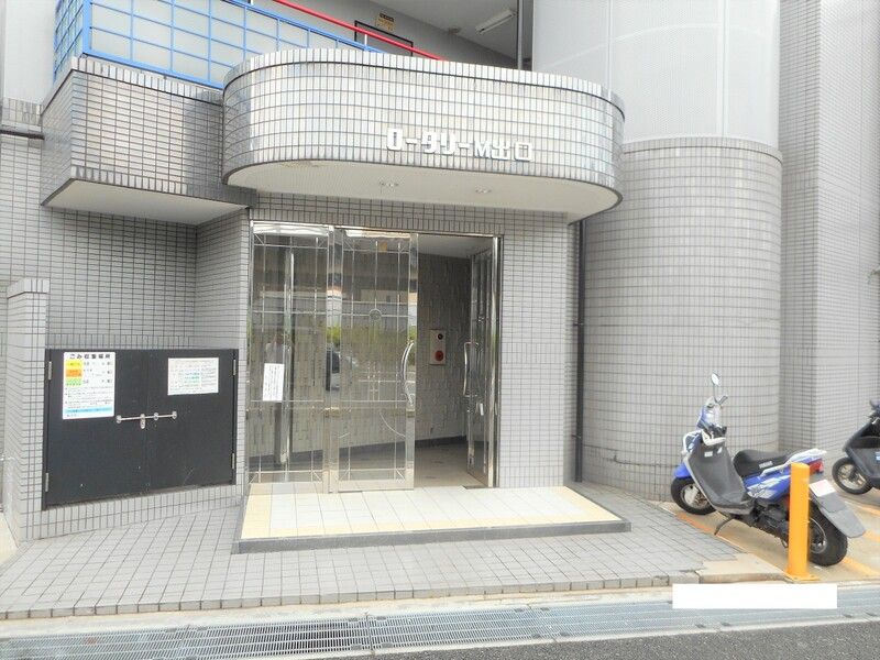 16/18 エントランス