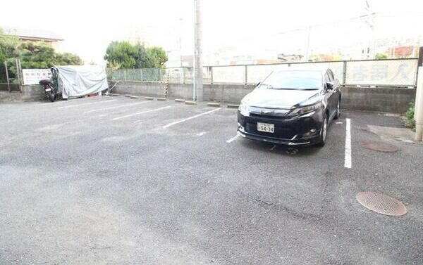28/30 駐車場