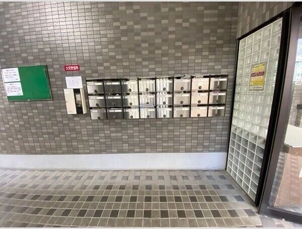 24/30 エントランス