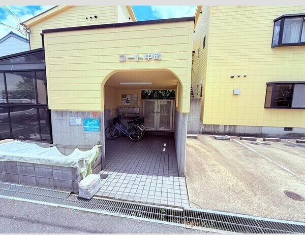 16/19 エントランス